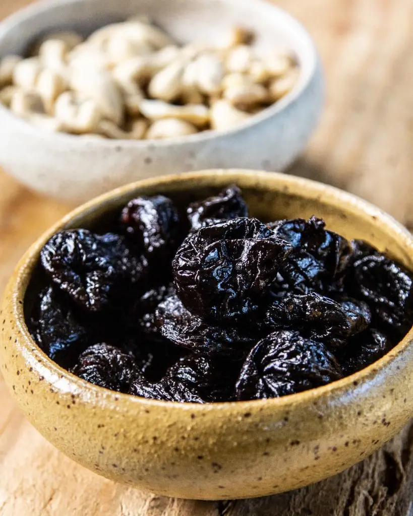 Prunes And Prune Juice Health Benefits and Nutrition